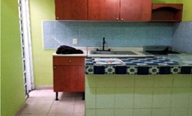 Vendo casa habitación con tres departamentos en la Colonia Agrícola Oriental, alcaldía Iztacalco, CDMX.