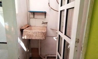 Vendo casa habitación con tres departamentos en la Colonia Agrícola Oriental, alcaldía Iztacalco, CDMX.