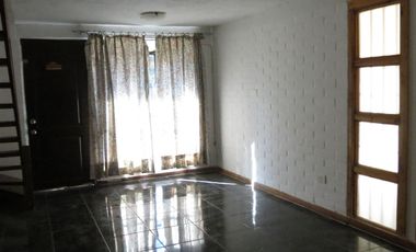 SE VENDE CASA 3 DORMITORIOS 1 BAÑO Y ESTACIONAMIENTO