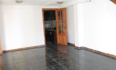 SE VENDE CASA 3 DORMITORIOS 1 BAÑO Y ESTACIONAMIENTO