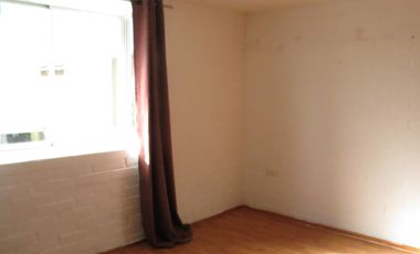 SE VENDE CASA 3 DORMITORIOS 1 BAÑO Y ESTACIONAMIENTO