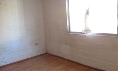 SE VENDE CASA 3 DORMITORIOS 1 BAÑO Y ESTACIONAMIENTO