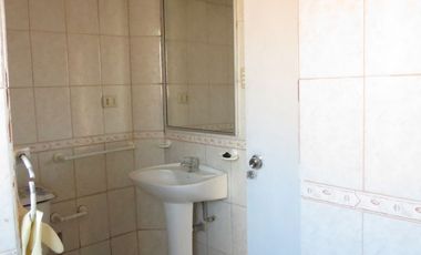 SE VENDE CASA 3 DORMITORIOS 1 BAÑO Y ESTACIONAMIENTO
