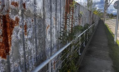 Se vende Excelente sitio con 106 mts de frente a calle, Valdivia, Chile