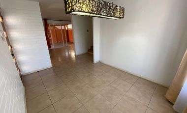 Casa de 4D-3B-2E en Microbarrio de Villa Jardines de Santa María, Maipú.