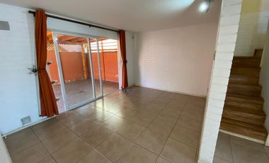 Casa de 4D-3B-2E en Microbarrio de Villa Jardines de Santa María, Maipú.