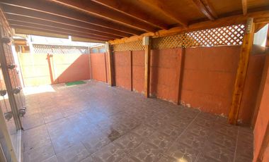 Casa de 4D-3B-2E en Microbarrio de Villa Jardines de Santa María, Maipú.