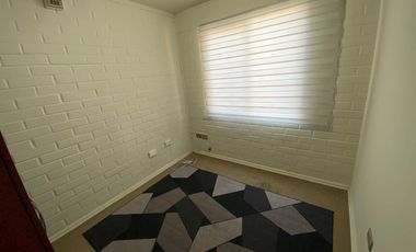 Casa de 4D-3B-2E en Microbarrio de Villa Jardines de Santa María, Maipú.