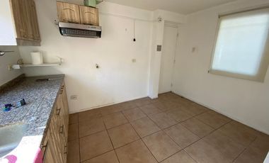 Casa de 4D-3B-2E en Microbarrio de Villa Jardines de Santa María, Maipú.
