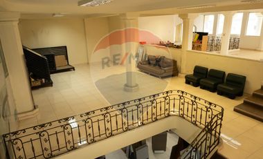 Se Renta amplio Local Comercial Esquinero, Ibarra
