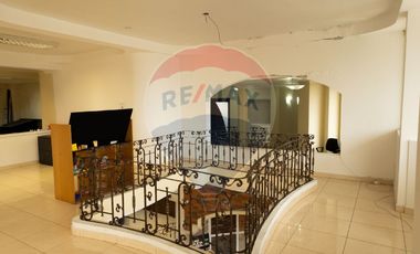 Se Renta amplio Local Comercial Esquinero, Ibarra