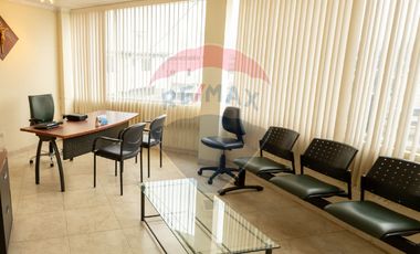 Se Renta amplio Local Comercial Esquinero, Ibarra