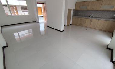 🏠 CASA 2 PLANTAS 3 DORMITORIOS CON TERRAZA -  $76,000.oo (Marianitas de Calderón)