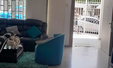 VENDO AMPLIA CASA EN BARRIO BETANIA CON 4 ALCOBAS Y AREA DE 320 MTS