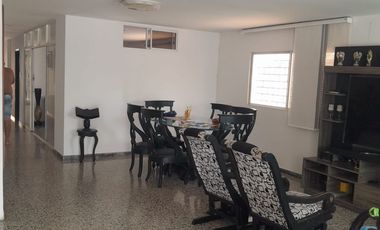 VENDO AMPLIA CASA EN BARRIO BETANIA CON 4 ALCOBAS Y AREA DE 320 MTS
