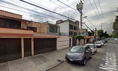 ***Casa en remate*** Calle Nicolás León, Jardín Balbuena, Venustiano Carranza, CDMX.