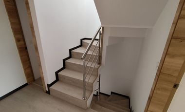 🏠 CASA 2 PLANTAS 3 DORMITORIOS CON TERRAZA -  $76,000.oo (Marianitas de Calderón)