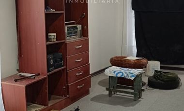 Casa con terreno de 390 m2 y dos casas adicionales más jardín a precio rebajado