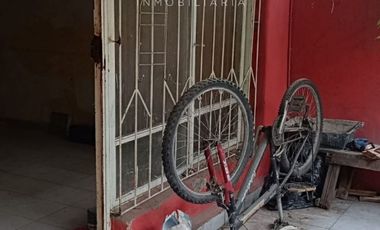 Casa con terreno de 390 m2 y dos casas adicionales más jardín a precio rebajado