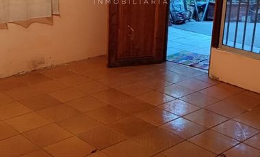 Casa con terreno de 390 m2 y dos casas adicionales más jardín a precio rebajado