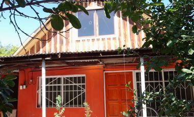 Casa con terreno de 390 m2 y dos casas adicionales más jardín a precio rebajado