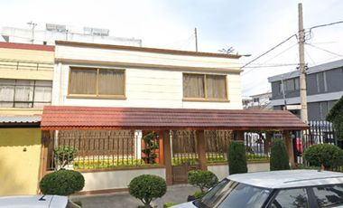 Casa en Venta. Jardín Balbuena, Venustiano Carranza, Ciudad de México. Remate Hipotecario.