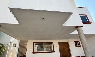 Amplia y linda casa en pequeña privada zona cercana a Plaza las Americas Villahermosa Tabasco