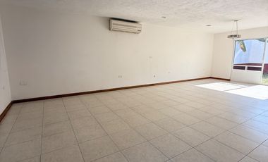 Amplia y linda casa en pequeña privada zona cercana a Plaza las Americas Villahermosa Tabasco