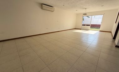 Amplia y linda casa en pequeña privada zona cercana a Plaza las Americas Villahermosa Tabasco