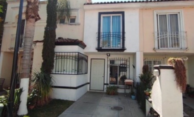 VENDO CASA EN FRACC. HACIENDA DEL REAL, TONALA CERCA CENTRO TLAQUEPAQUE