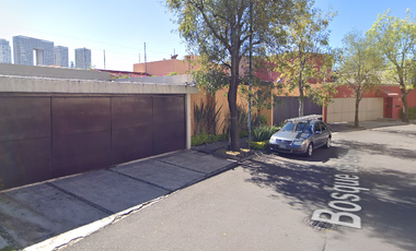 Hermosa y Amplia casa en Fraccionamiento Bosque de las Lomas CDMX, Excelente ubicación 10 min de la Santa Fe, av. Reforma, plazas comerciales de lujo