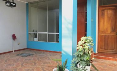 CASA 3 PISOS EN VENTA 150 M2 CALLE SAGITARIO - ATE