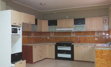 CASA 3 PISOS EN VENTA 150 M2 CALLE SAGITARIO - ATE