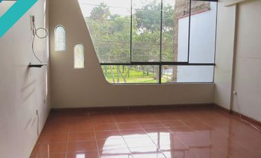 CASA 3 PISOS EN VENTA 150 M2 CALLE SAGITARIO - ATE