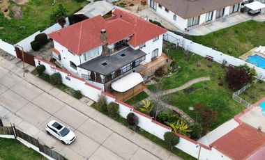 Espectacular Casa en venta, El Rosario de Peñuelas con Amplios Espacios, Piscina y Áreas Verdes