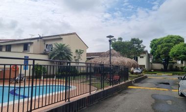SE ARRIENDA CASA