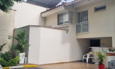 SE ARRIENDA CASA