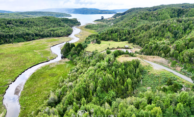 Amplio Terreno en San Juan de Chadmo, Quellón / Chiloé