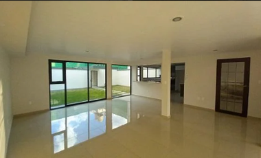 Casa en venta, totalmente remodelada, Hacienda de Echegaray