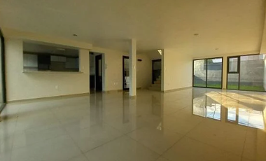 Casa en venta, totalmente remodelada, Hacienda de Echegaray