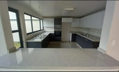 Casa en venta, totalmente remodelada, Hacienda de Echegaray