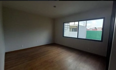 Casa en venta, totalmente remodelada, Hacienda de Echegaray