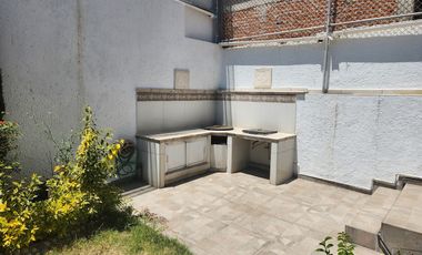 AMPLIA CASA EN RENTA