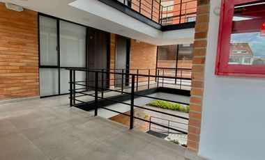 ¡Suite con parqueadero ubicada sector parque de la madre!