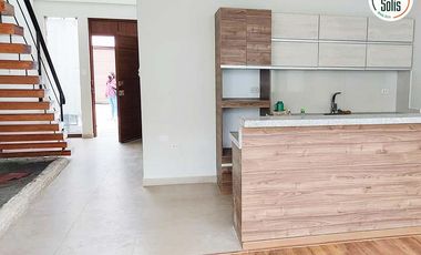 SOLÍS VENDE MODERNA CASA CERCA DEL COLEGIO DAVY COLLEGE, CAJAMARCA.(117)