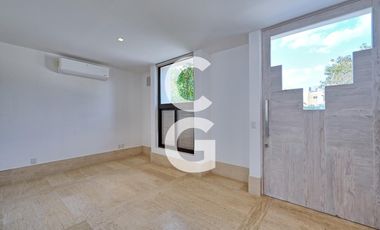 Casa en Venta en Cancún en Residencial Losantos con 3 Recámaras y Alberca