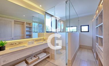 Casa en Venta en Cancún en Residencial Losantos con 3 Recámaras y Alberca