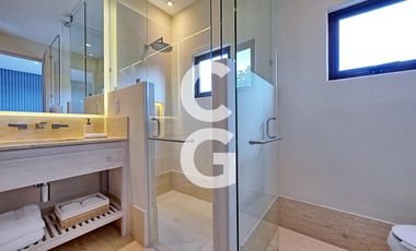 Casa en Venta en Cancún en Residencial Losantos con 3 Recámaras y Alberca