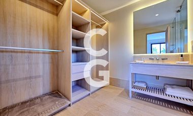 Casa en Venta en Cancún en Residencial Losantos con 3 Recámaras y Alberca