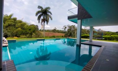 Casa Campestre amoblada en arriendo en Combia